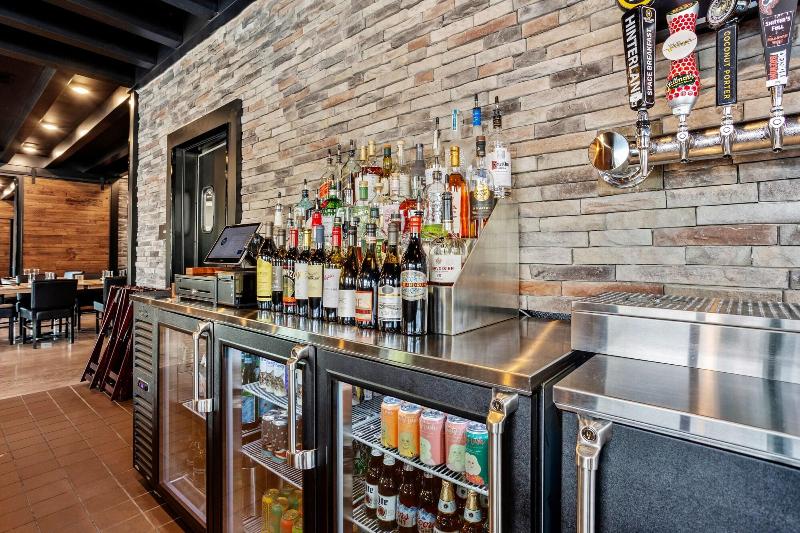 Cobblestone Hotel & Suites - De Pere image