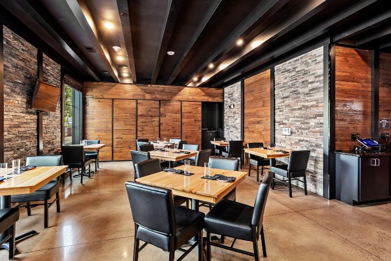 Cobblestone Hotel & Suites - De Pere image