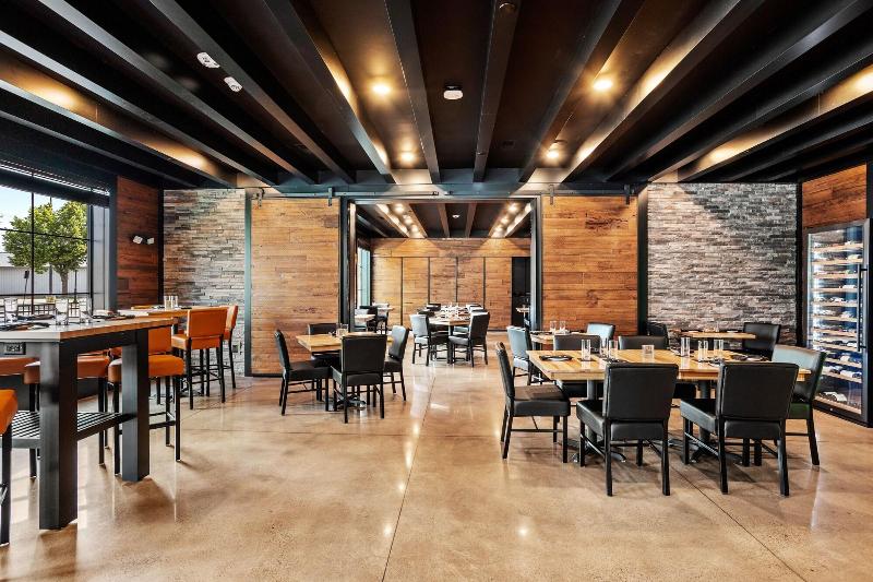 Cobblestone Hotel & Suites - De Pere image