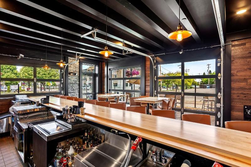 Cobblestone Hotel & Suites - De Pere image