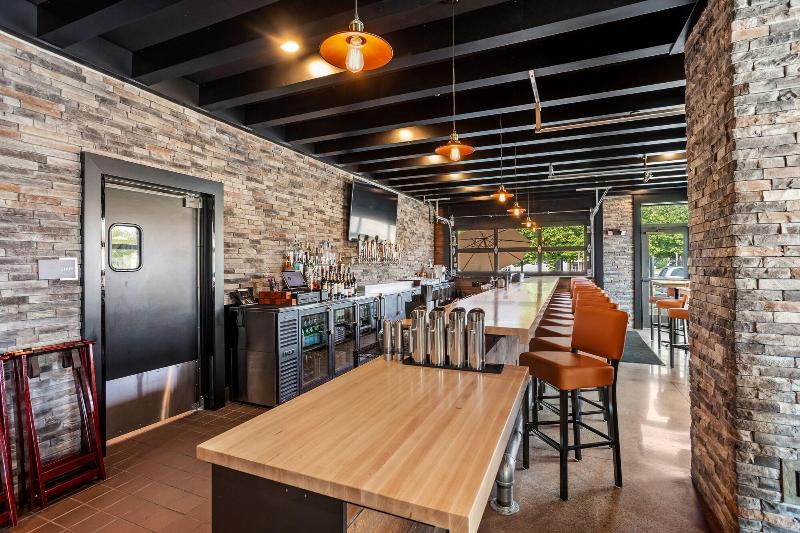 Cobblestone Hotel & Suites - De Pere image