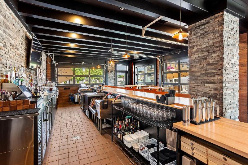 Cobblestone Hotel & Suites - De Pere image