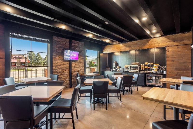 Cobblestone Hotel & Suites - De Pere image