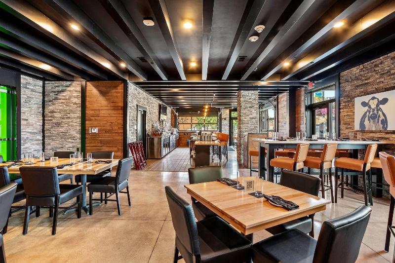 Cobblestone Hotel & Suites - De Pere image