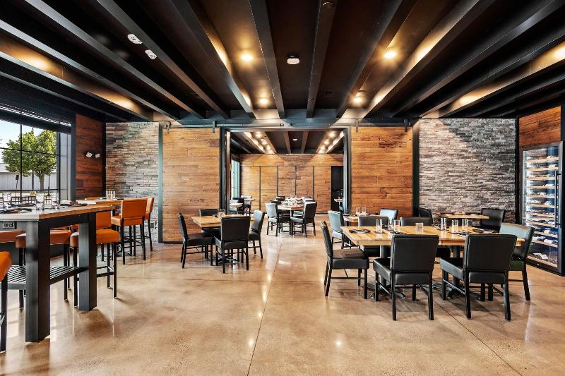 Cobblestone Hotel & Suites - De Pere image