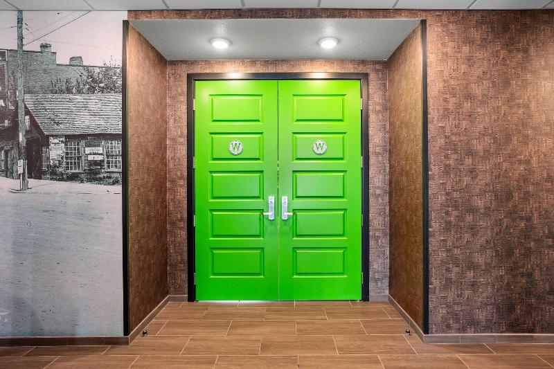 Cobblestone Hotel & Suites - De Pere image