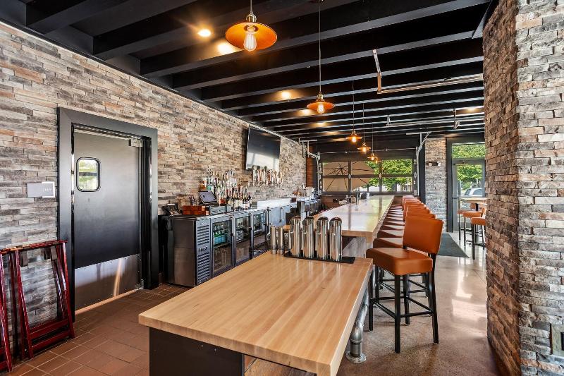 Cobblestone Hotel & Suites - De Pere image