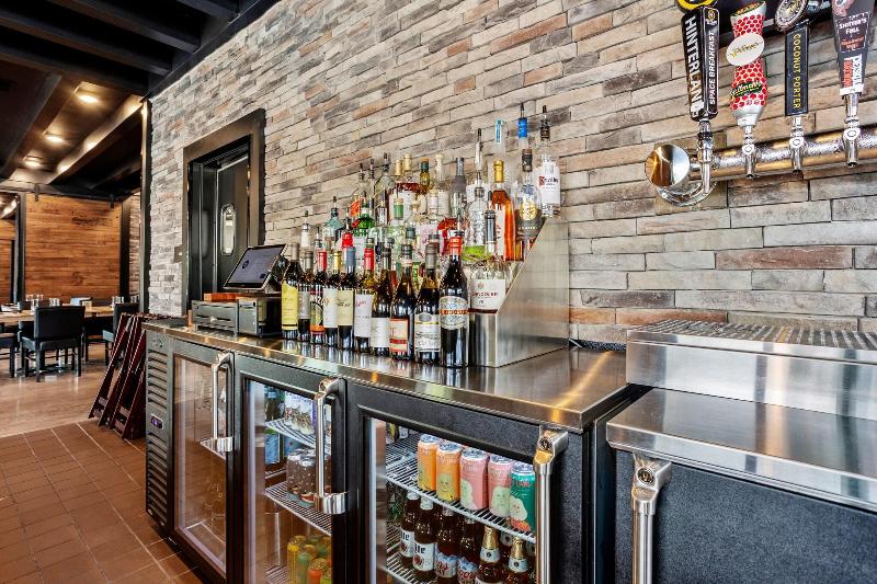 Cobblestone Hotel & Suites - De Pere image