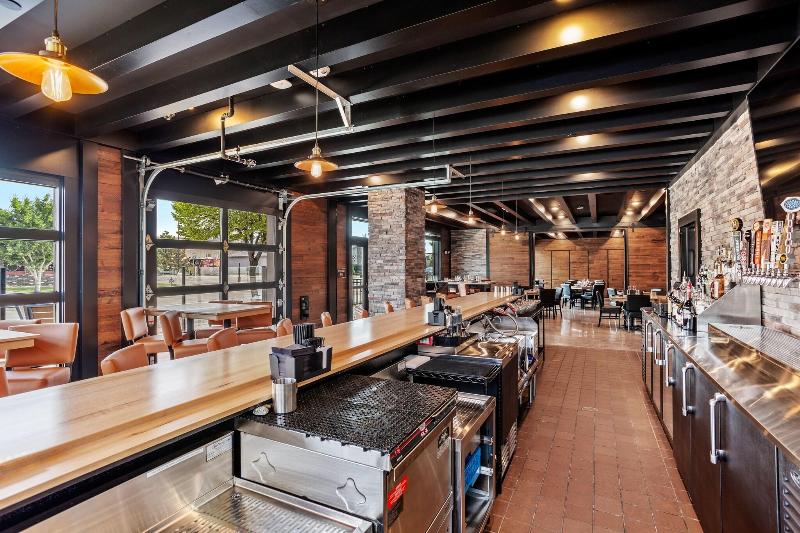 Cobblestone Hotel & Suites - De Pere image