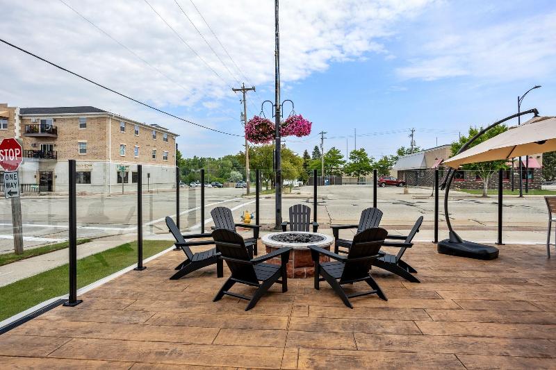 Cobblestone Hotel & Suites - De Pere image