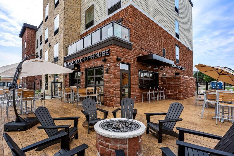 Cobblestone Hotel & Suites - De Pere image