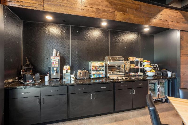 Cobblestone Hotel & Suites - De Pere image
