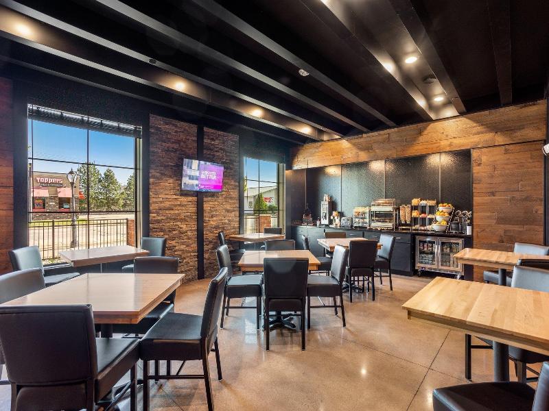Cobblestone Hotel & Suites - De Pere image
