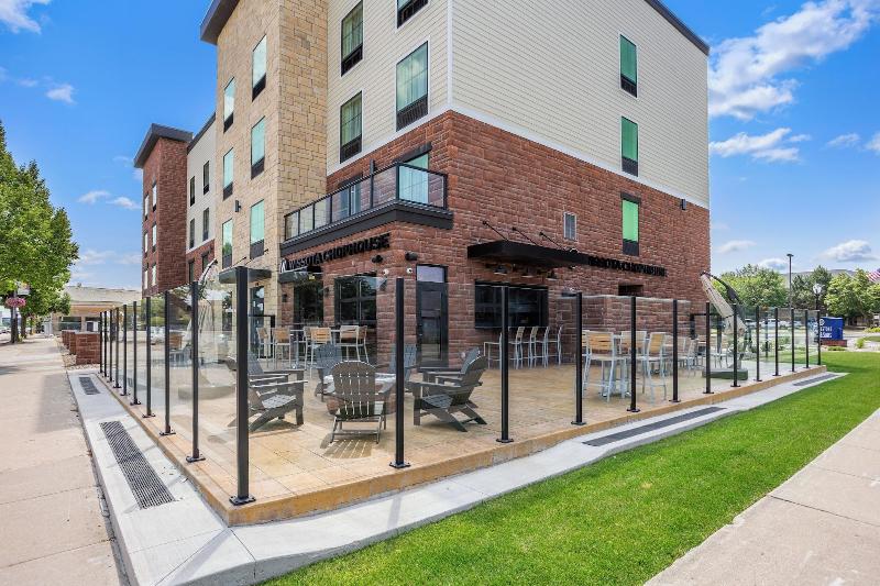 Cobblestone Hotel & Suites - De Pere image