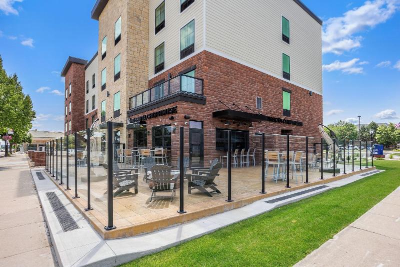 Cobblestone Hotel & Suites - De Pere image