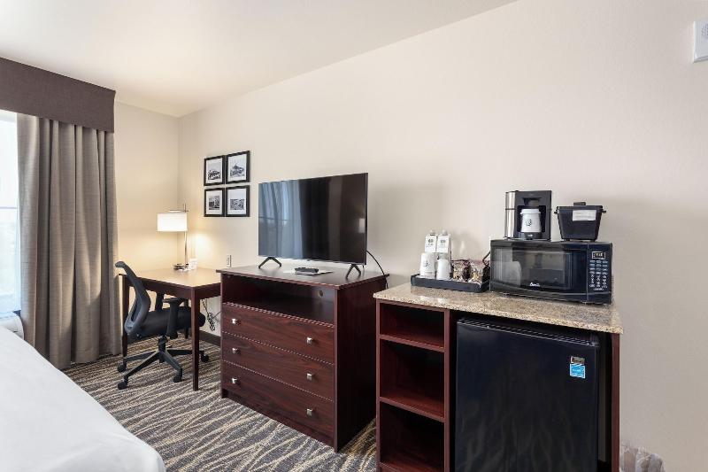 Cobblestone Hotel & Suites - De Pere image
