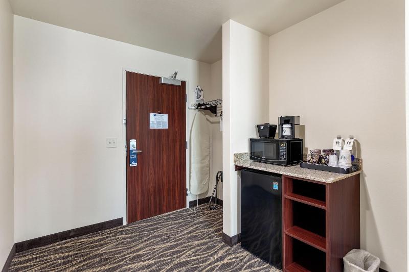 Cobblestone Hotel & Suites - De Pere image