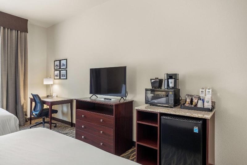 Cobblestone Hotel & Suites - De Pere image