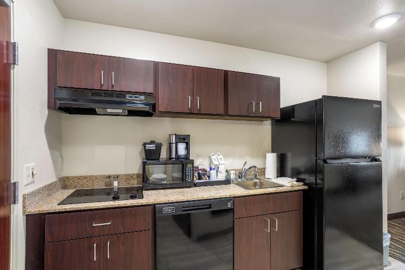 Cobblestone Hotel & Suites - De Pere image