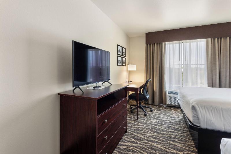 Cobblestone Hotel & Suites - De Pere image