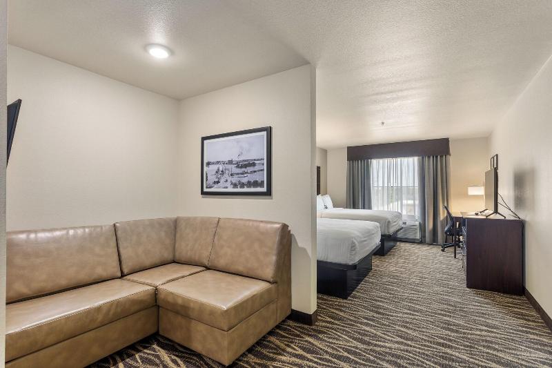 Cobblestone Hotel & Suites - De Pere image