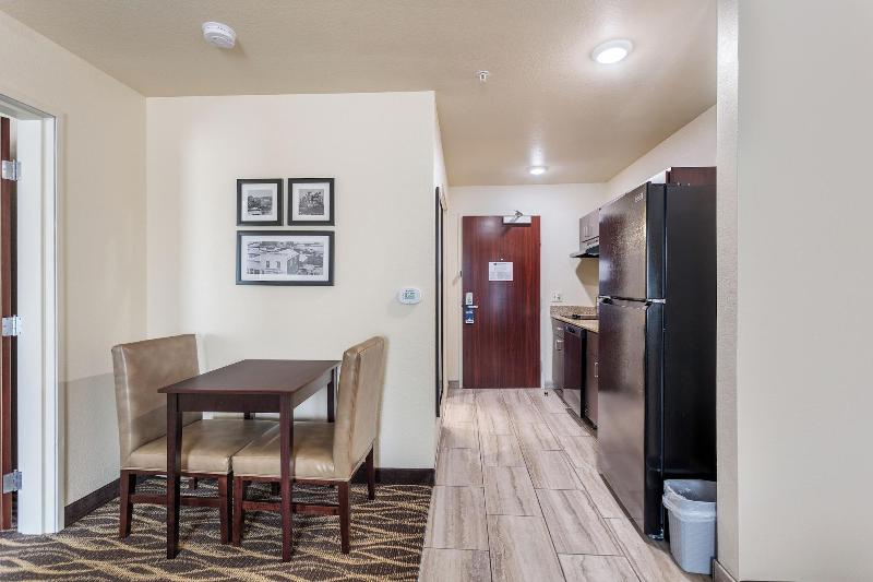 Cobblestone Hotel & Suites - De Pere image