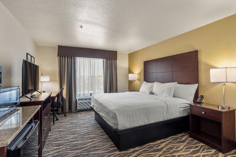 Cobblestone Hotel & Suites - De Pere image