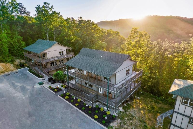 Hummingbird Hill Vista- Pool Hottub View