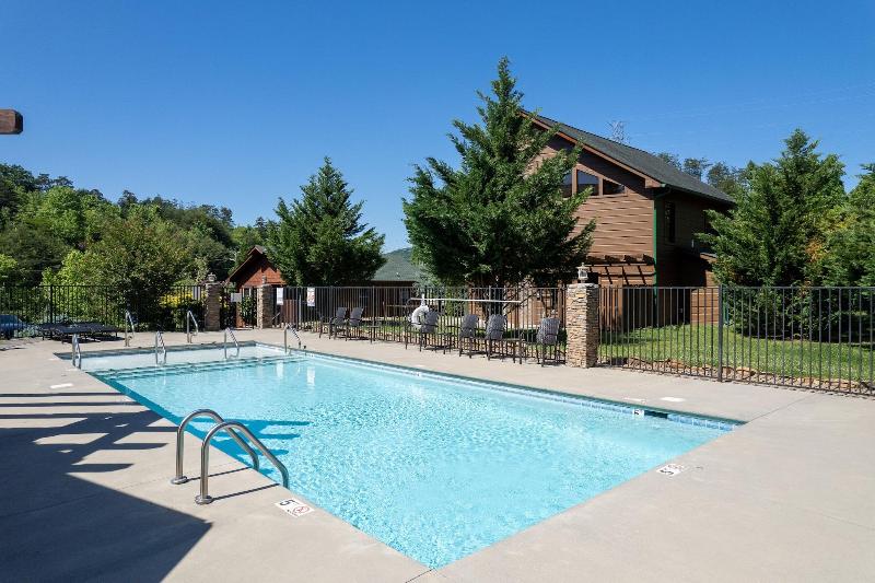 Hummingbird Hill Vista- Pool Hottub View