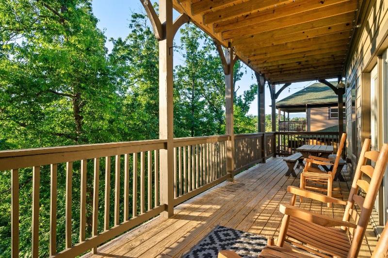 Hummingbird Hill Vista- Pool Hottub View