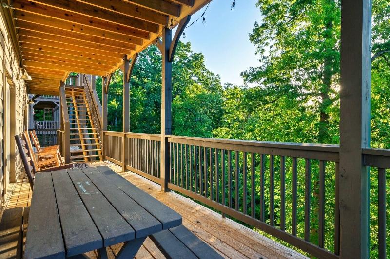Hummingbird Hill Vista- Pool Hottub View