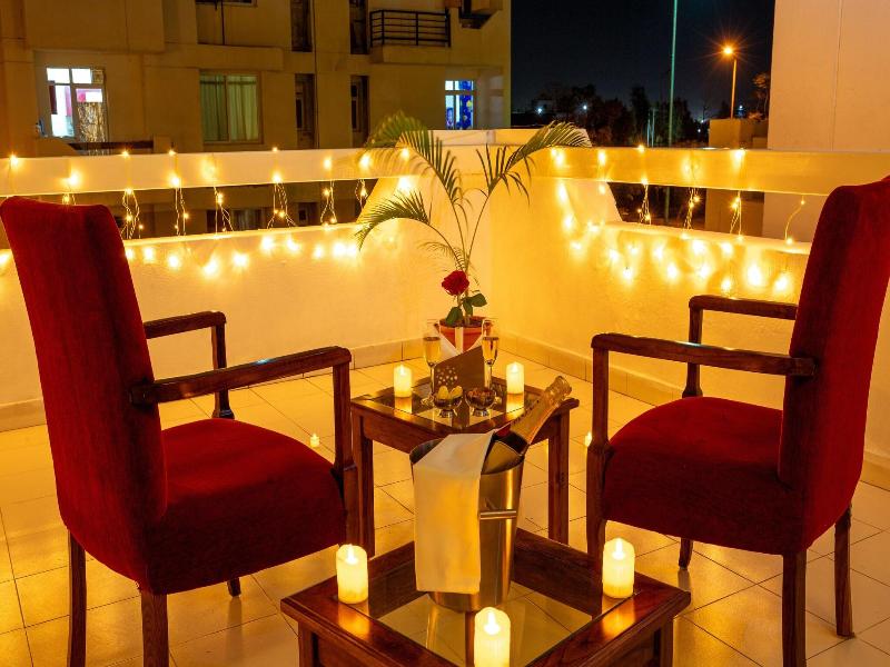Rosewood Apartment Hotel image