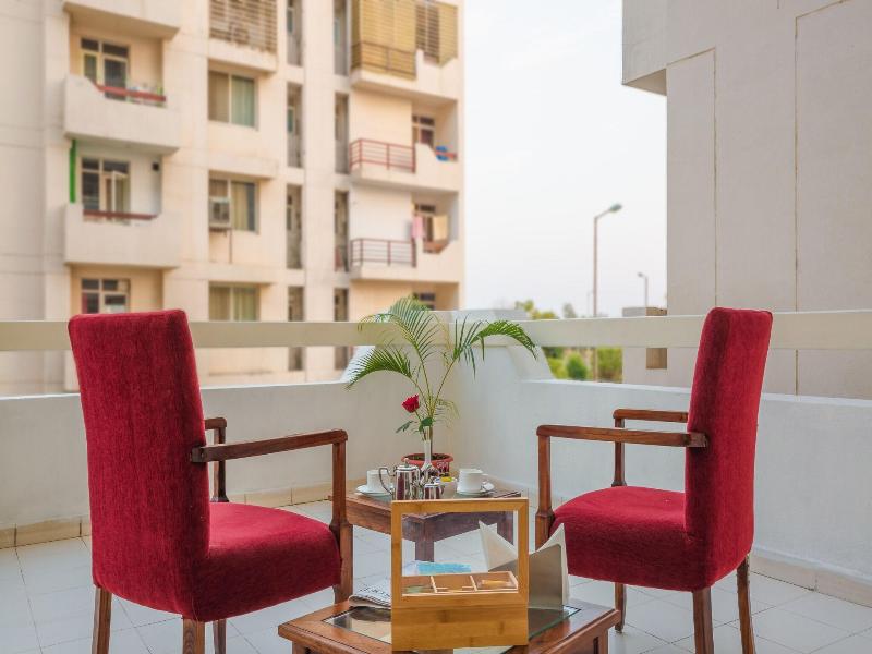 Rosewood Apartment Hotel image