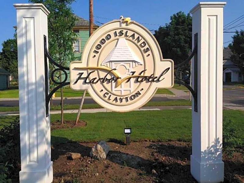 1000 Islands Harbor Hotel image