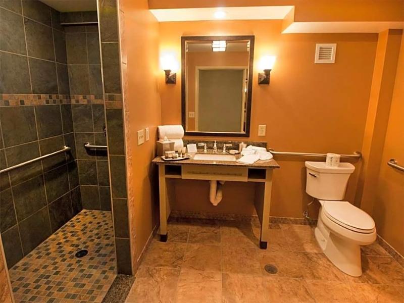 1000 Islands Harbor Hotel image