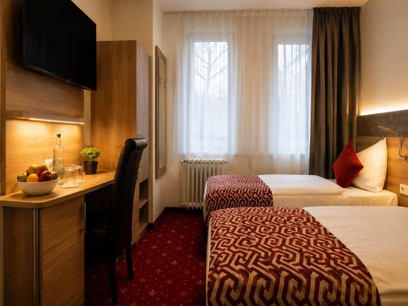 Hotel Mona image