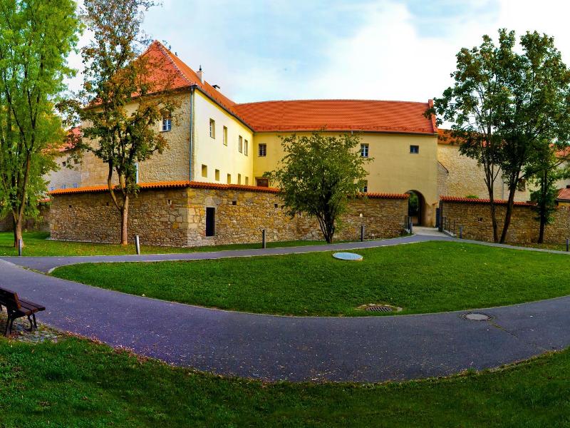 Hotel Fronfeste image