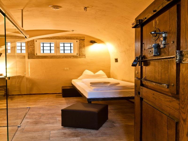 Hotel Fronfeste image