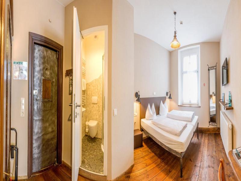 Hotel Fronfeste image