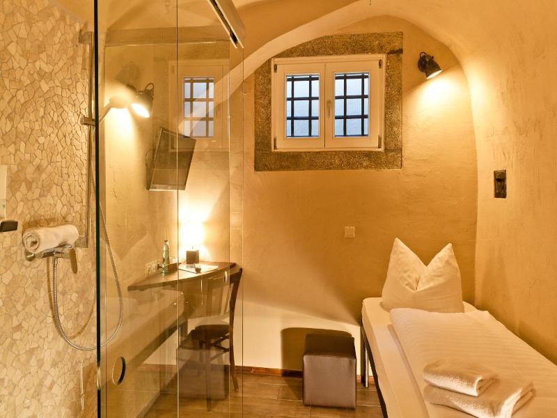 Hotel Fronfeste image