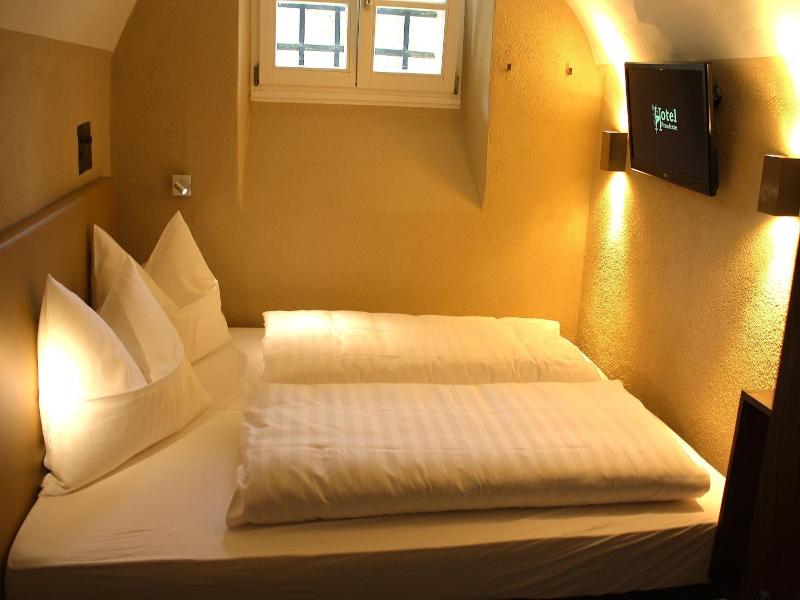 Hotel Fronfeste image