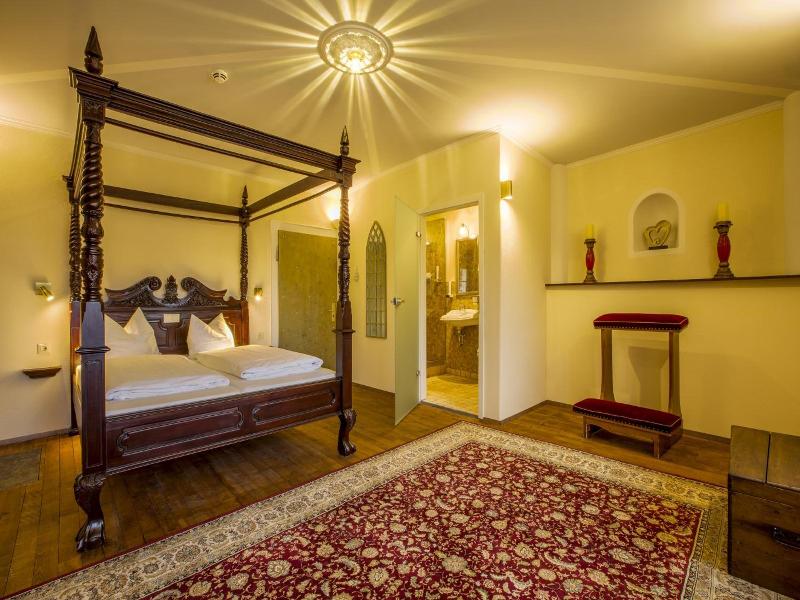 Hotel Fronfeste image
