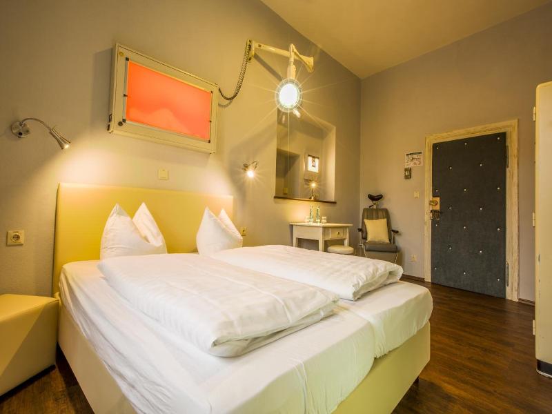 Hotel Fronfeste image