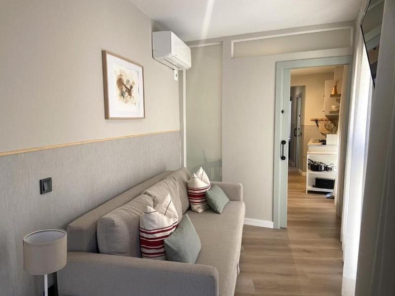 Hotel Calendula image