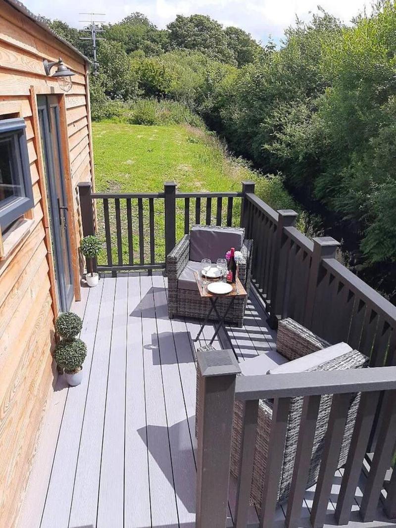 Luxury Shepherds Hut With Spa Hot Tub On Anglesey image