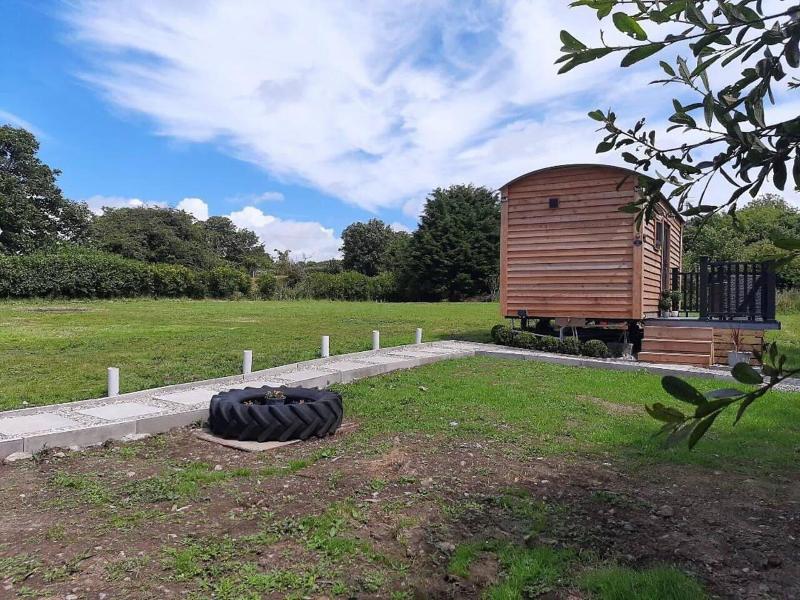 Luxury Shepherds Hut With Spa Hot Tub On Anglesey image
