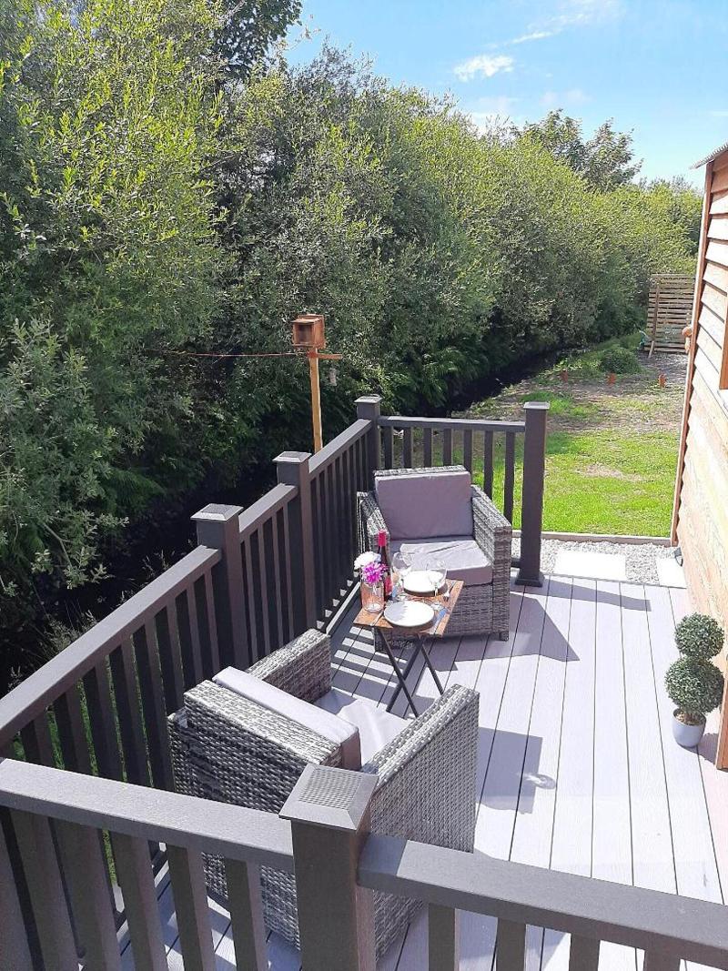 Luxury Shepherds Hut With Spa Hot Tub On Anglesey image