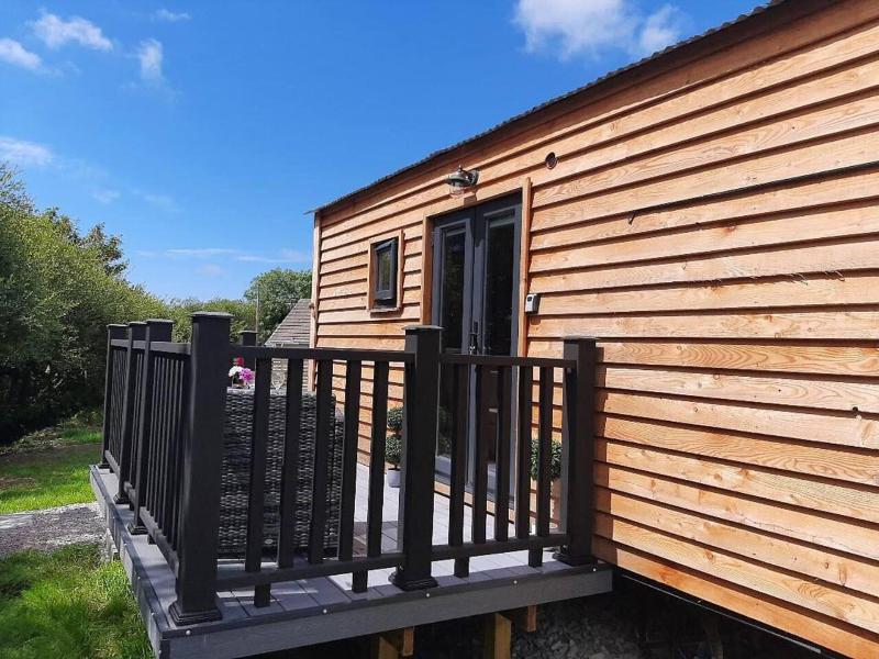 Luxury Shepherds Hut With Spa Hot Tub On Anglesey image