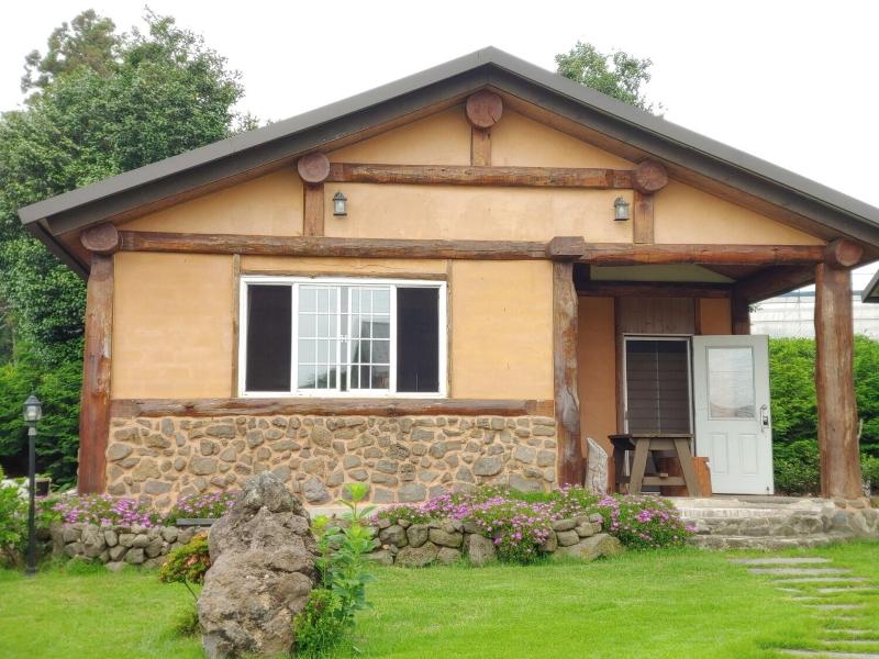 Geumok Log Pension