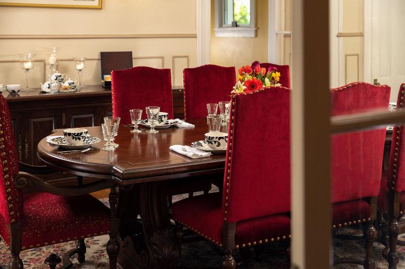 South Court Inn